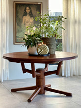 Load image into Gallery viewer, Artecasa Extendable Dining Table & 8 Chairs