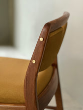 Load image into Gallery viewer, Round Dining Table with Six Matching Chairs