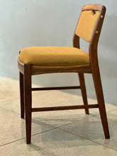 Load image into Gallery viewer, Round Dining Table with Six Matching Chairs