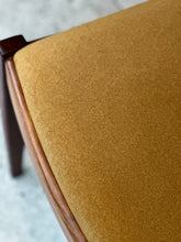 Load image into Gallery viewer, Round Dining Table with Six Matching Chairs