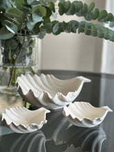 Load image into Gallery viewer, Vintage Shell Dishes