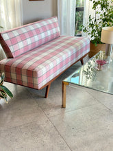Load image into Gallery viewer, Retro Sleeper Couch / Daybed