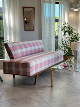 Load image into Gallery viewer, Retro Sleeper Couch / Daybed