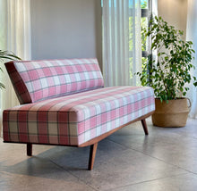 Load image into Gallery viewer, Retro Sleeper Couch / Daybed