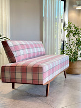 Load image into Gallery viewer, Retro Sleeper Couch / Daybed