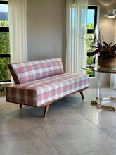 Load image into Gallery viewer, Retro Sleeper Couch / Daybed