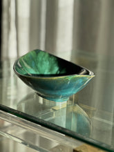 Load image into Gallery viewer, Green Pottery Bowl