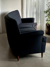 Load image into Gallery viewer, Vintage Four Seater Curved Couch