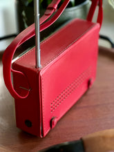 Load image into Gallery viewer, Vintage Sanyo Radio