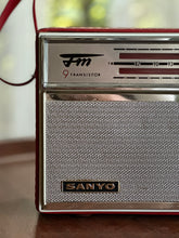 Load image into Gallery viewer, Vintage Sanyo Radio