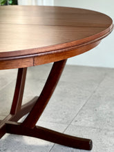 Load image into Gallery viewer, Vintage Dining Set