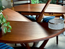Load image into Gallery viewer, Vintage Dining Set