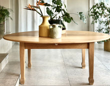Load image into Gallery viewer, Vintage Oval Oak Dining Table