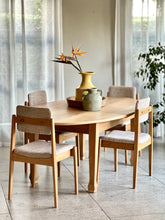 Load image into Gallery viewer, Vintage Oval Oak Dining Table