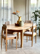Load image into Gallery viewer, Vintage Oval Oak Dining Table