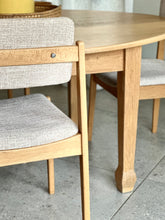 Load image into Gallery viewer, Vintage Oval Oak Dining Table