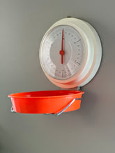 Load image into Gallery viewer, Vintage 1970s Scale