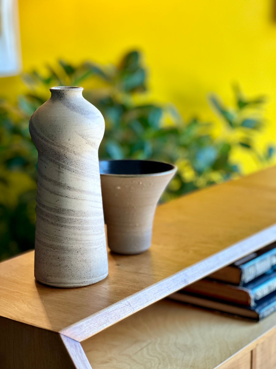 Charming Pottery Art Vase – RE-TREND