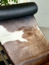 Load image into Gallery viewer, LC4 | Le Corbusier Chaise Longue in Bovine Leather |
After the 1928 original by Le Corbusier, Pierre Jeanneret & Charlotte Perriand