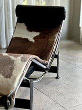 Load image into Gallery viewer, LC4 | Le Corbusier Chaise Longue in Bovine Leather |
After the 1928 original by Le Corbusier, Pierre Jeanneret & Charlotte Perriand