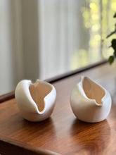 Load image into Gallery viewer, Luna Del Mar Porcelain Creamer & Sugar Bowl Set