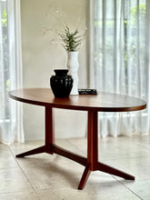 Load image into Gallery viewer, Mid-Century Oval Dining Table
