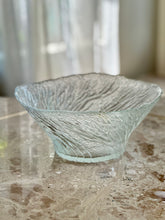 Load image into Gallery viewer, Finnish Pertti Kallioinen Glass Bowl