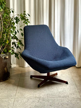 Load image into Gallery viewer, 1960's Swedish Mid-Century Swivel Chair by Dahléns Dalum,for Fåtöljindustri AB