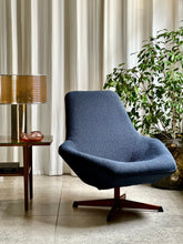 Load image into Gallery viewer, 1960's Swedish Mid-Century Swivel Chair by Dahléns Dalum,for Fåtöljindustri AB