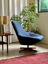 Load image into Gallery viewer, 1960's Swedish Mid-Century Swivel Chair by Dahléns Dalum,for Fåtöljindustri AB