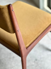 Load image into Gallery viewer, Set of Six Elegant Novocraft Dining Chairs