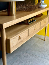 Load image into Gallery viewer, Retro Console Table / Server