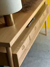 Load image into Gallery viewer, Retro Console Table / Server