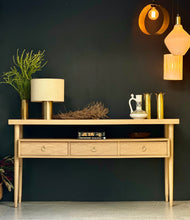 Load image into Gallery viewer, Retro Console Table / Server