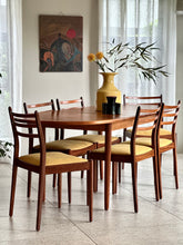Load image into Gallery viewer, Mid-Century Meredew Extendable Dining Table