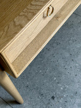 Load image into Gallery viewer, Retro Console Table / Server