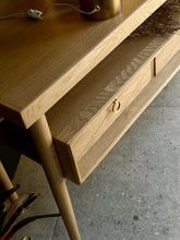 Load image into Gallery viewer, Retro Console Table / Server
