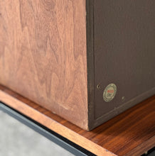 Load image into Gallery viewer, Pair of Vintage Pioneer CS-33 Speakers