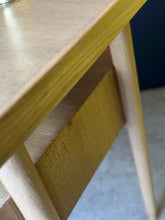 Load image into Gallery viewer, Retro Console Table / Server