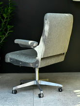 Load image into Gallery viewer, Cast Aluminium Rolling Office Chairs
