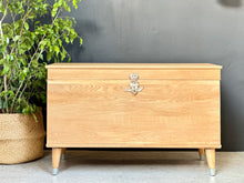 Load image into Gallery viewer, Retro Oak Kist