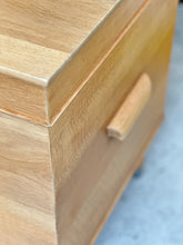 Load image into Gallery viewer, Retro Oak Kist