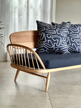 Load image into Gallery viewer, Ercol Mid-Century Studio Couch / Daybed