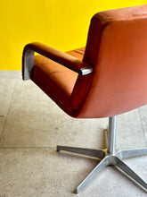 Load image into Gallery viewer, Vintage "Geoffrey Harcourt" Artifort Swivel Chair