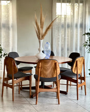 Load image into Gallery viewer, Retro Round Dining Table