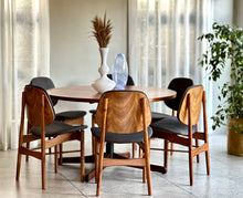 Load image into Gallery viewer, Retro Round Dining Table