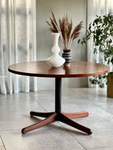 Load image into Gallery viewer, Retro Round Dining Table