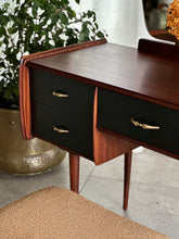 Load image into Gallery viewer, Aristocraft Mahogany Dresser With Mirror