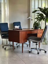 Load image into Gallery viewer, Cast Aluminium Rolling Office Chairs