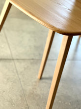 Load image into Gallery viewer, Grand Windsor, Ercol Model 444, Extendable Dining Table